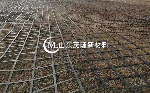 《哈牡鐵路》土工格柵、復合土工膜施工