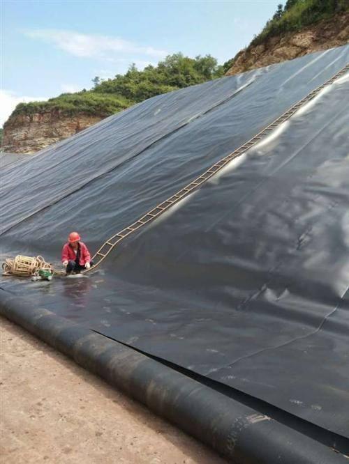 土工膜廠家給予的施工多項建議