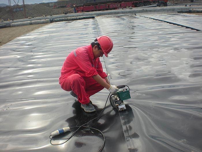 土工膜為什么推薦用黑色？