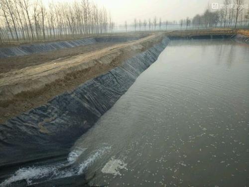 土工膜的施工原則：力求接縫數量最少