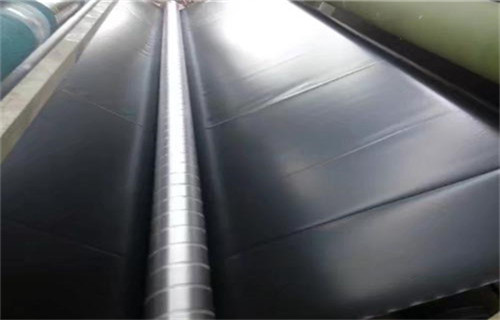 土工膜搭接縫應保持在10公分以上