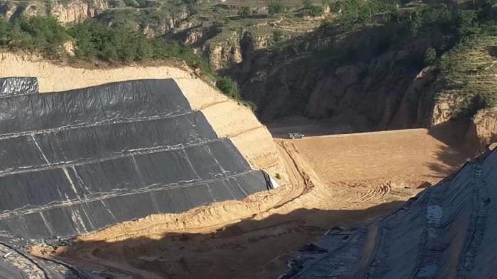 高密度聚乙烯土工膜主要用于填埋場、景觀湖泊