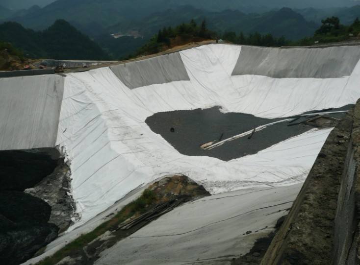 土工膜與土的界面強度是影響填埋場正常服役的