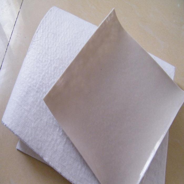 大型水庫(kù)和重要的中型水庫(kù)的防滲土工膜厚度不