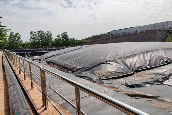 滲濾液調節(jié)池鋪設HDPE土工膜 第2張