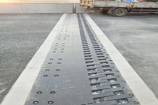 屋面伸縮縫的防水做法有哪些？