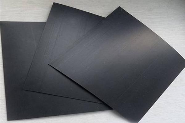 水泥池和鋪設了土工膜的魚池的區別是什么？