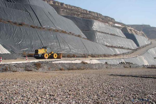 在垃圾填埋場中土工膜起到的作用有哪些？