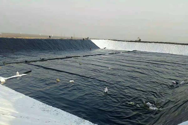 一文看懂庭院養魚池防滲膜的鋪的步驟  第3張