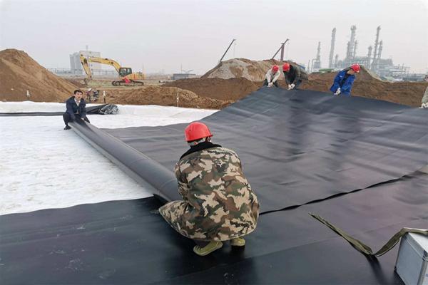雨天施工，必備技巧：如何正確使用土工膜？