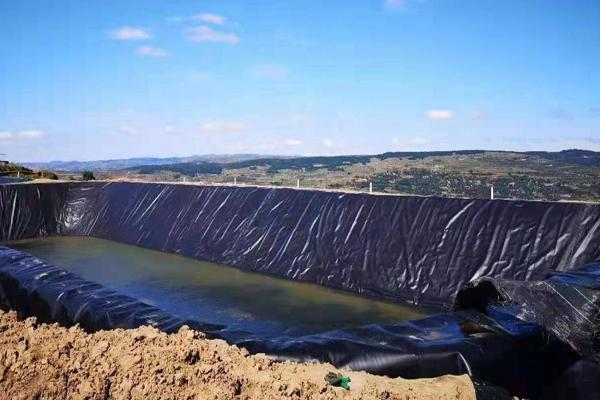 土工膜與水泥墻面粘結的施工技巧分享  第1張