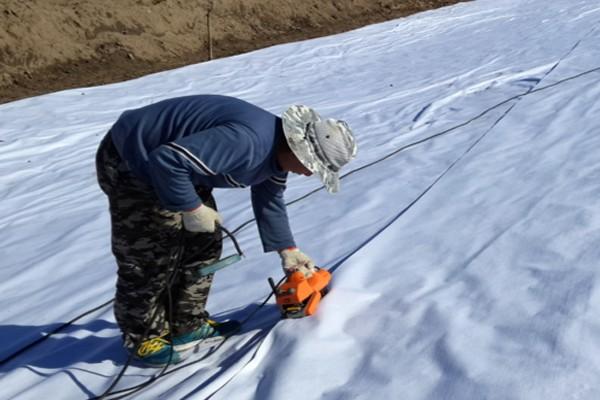 復(fù)合土工膜對施工環(huán)境的要求以及在冬季施工的注意事項有哪些呢？  第3張