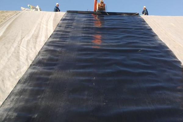 復合土工膜怎么固定在墻上 第1張